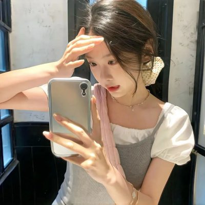 校服的裙摆